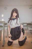 黒髪ニーソックスの制服J○美少女