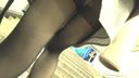 【전철에서 펀치라 대면】 매우 귀여운 사복 차림의 K 짱의 미니 스커트 블랙 스타킹의 내용은 새하얀 새틴 팬츠!