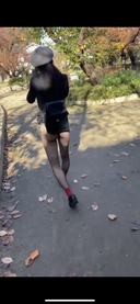 [Smartphone shooting] During a walk in the park exposure, public bukkake facial cumshot and cleaning swallowing