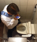 【個人撮影】渋谷の某オフィスビルの個室トイレでシコってる既婚リーマンさん