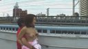 【女僕曝光】在城市中心換衣服，在人行天橋上暴露！ 我在車站用轉子自慰！ ！！