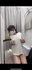 ※ Request [Married woman amateur] At the fitting room. It seems that the person next to me heard the sound.