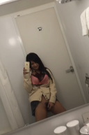 [個人拍攝]我只是一個發佈♡在制服女孩ww的廁所裡站立自慰的自拍照的人