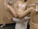 [Wife is an NTR masturbator] Exposed video of my wife saying "I want to masturbate" while shopping and squirting masturbating in the toilet [Meat urinal]