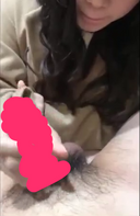 [Personal shooting] Tongue piercing is very erotic! !! Long black hair bangya girlfriend licks and sucks while pressing her tongue pi against the glans [amateur]