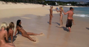 ビーチで戯れる全裸美女軍団