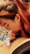 An amateur in which S-class black hair and brown-haired Chinese beauties with high specifications show off & and masturbation using a stick as if competing for one male organ!