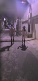 [裸體便利店和戶外招搖]兩個機甲萌素JD女孩在暴露狂作品中赤身裸體在城市和便利店周圍遊行！