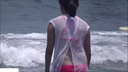 Skewed on the beach! Light clothes get wet and underwear becomes skewed! The best hidden camera!
