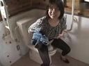 Personal shooting * Please enter here ・ ・ A mature woman in her fifties mates in a public toilet w