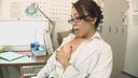 【流出映像】女医の残業　乳首とアナルオナニー