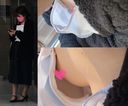 [電車・胸チラ]小柄で大人しそうな女子のブラトップ浮き乳首[顔有]