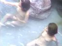 The marks on the swimsuit are too erotic! Maiden flowers blooming in the open-air bath (1) Gals and beauties together!
