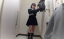 個人撮影：公衆トイレで着替えをする制服美女を隠し撮り