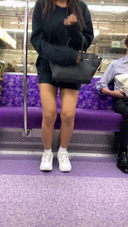 [4K shooting] Carefully observing ♥ the trained muscular legs on the way home from the gym