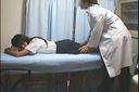 亮點真實●射擊 一名惡魔脊醫強迫一名女學生在封閉的按摩室裡將刺入她的青春期！ ！！　9 受害女學生，第 2 部分