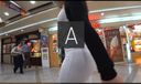 투명 빵 거리 촬영 동영상】 비쳐 보이는 하얀 타이트 스커트로 검은 속옷이 둥글게 보이는 큰 엉덩이 여자를 다시 촬영!