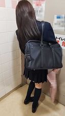 【Individual shooting】Girls' school for young ladies (2) in the toilet from a shopping date