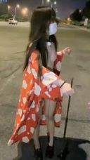 [Second part: Moe Kawa girl's exhibitionist eccentricity] Moe Kawa girl who looks good in a yukata will act strangely on the street in black tights and almost naked even if it is at night! ??