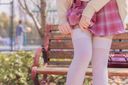 赤髪スレンダー美女 桜の季節にピンク色スカートと絶対領域