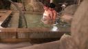 混浴目的のカップルに人気の温泉宿で仕掛けるNTR企画