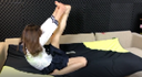 【Delivery】First video distribution in uniform! Pants flickering while stretching in various postures ...