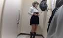 【개인 촬영】공중 화장실에서 갈아 입는 유니폼 미녀를 몰래 촬영