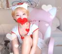 귀여운 미녀가 간호사 코스프레로 라이브 채팅을 전달! !