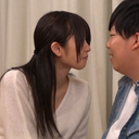 [Must see] An insanely cute girl starts by kissing her friends ...