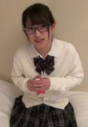 (Uncensored) Bright Shizuka-chan who is always a lively person 20 years old First vaginal shot at a love hotel at the end of the exam