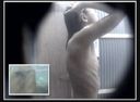 真夏の海水浴場　海の家個室シャワールーム　隠し撮り　素人ギャル３名　その１８