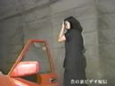 [Uncensored] A woman with some kind of reason is walking through a tunnel at night. A red car passed by and went back to the woman from the sudden stop...
