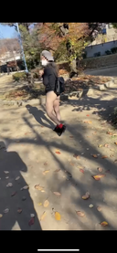 [Smartphone shooting] During a walk in the park exposure, public bukkake facial cumshot and cleaning swallowing