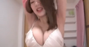 [Uncensored] The panting voice of an older sister like J.P.N. was very sexy, and I rubbed her beautiful breasts with big and flirted with her in her room.