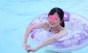 壓倒性的美麗女孩JD Yuka和一張透明的真實面孔❤️，在夜間游泳池限時摘下了她的私人奇聞趣事❤️眼鏡[2980pt→1980pt] 有購買特權