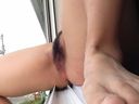 [Masturbation mania] A perverted married woman who wants to be seen shirtless who touches her on the window and squirts selfie masturbation [onamni.com]