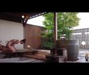 [Gachi amateur / personal shooting] Small breasts slender saffle and hot spring trip in the open-air bath day and night [Fixed point / no repair]