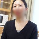 【熟女・ハメ撮り】困り顔も笑顔も実に可愛らしい奥さん！電マでガクガク痙攣イキ⇒生チ○ポで理性崩壊イキ！