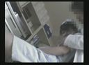 간호사가 병원에서 의사에게 메시지를 전하는 숨겨진 영상 유출 16 명