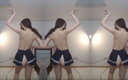 [Uncensored] A video of a female college student in the dance club recording her dancing practice naked for herself at home has been leaked [Beautiful breasts]