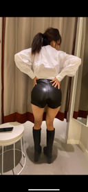 【Smartphone shooting】Masturbation with plugs on in a fitting room with curtains ajar