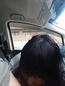 黑髮美女在車裡給色情（⋈◍◍>◡<◍）。 ✧♡