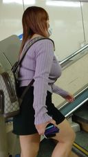 【Super Premium】Estimated J Cup! Super super super super big breasts gal in miniskirt high heels walks in the station