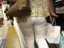 도쿄역에서 하얀 채찍 여자