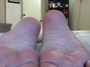 【Foot Fetish Club】Foot fetish joyful foot fetish video enjoying at the close up distance of the tip of the nose with the smell of her toes and soles in the air [Video]
