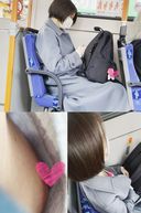 [バス・電車胸チラ][2日間追跡]人妻さんの垂れ乳デカ乳首。