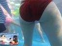 プールの中の秘密 ビキニ10代水中撮影 [フルHD]