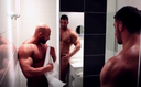 兩個男子氣概的帥哥從肌肉訓練后的淋浴發展到同性戀遊戲（*“艸”）[未經審查]