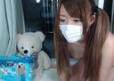 A beautiful girl with a loli face delivers a live masturbation at home!