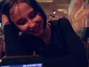 [노출 클럽] 데이트 중에 리모콘 바이브를 충전하면 그녀의 펑크 반응이 에로틱하고 귀엽다 [동영상]